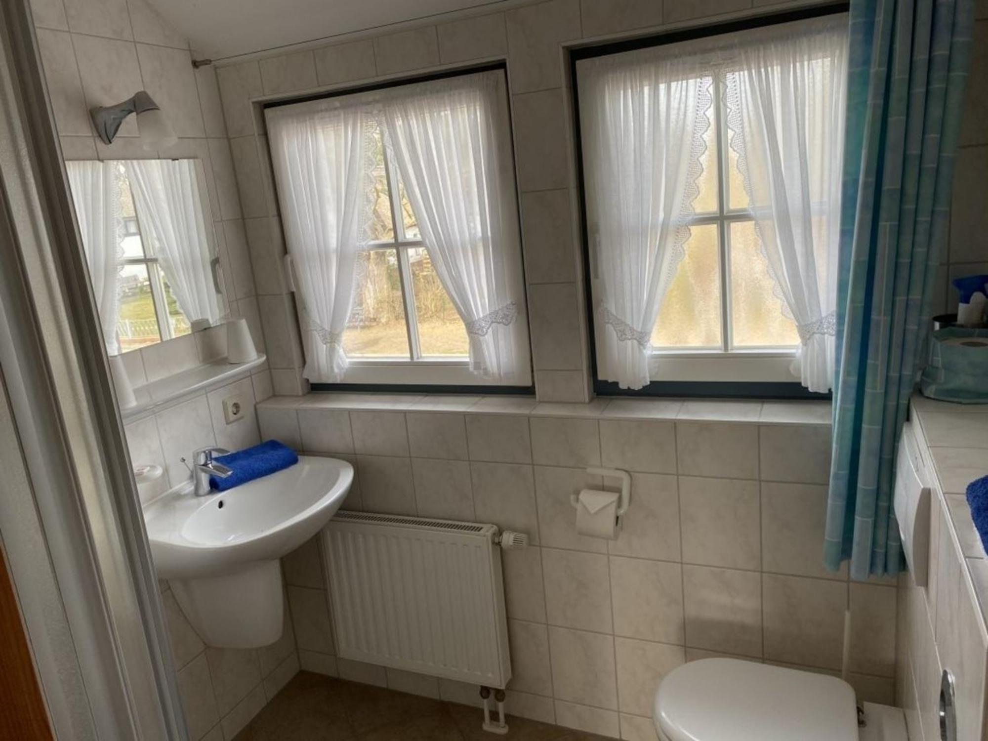 Ferienwohnung Nr 02 Og Spitzboden Born Ngoại thất bức ảnh